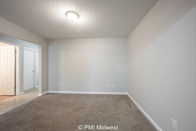 Building Photo - "Charming 3-Bedroom Home with 2 Full Baths in Desirable Noblesville Location!"