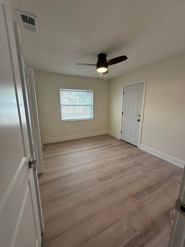 Building Photo - 3111 W Spruce St