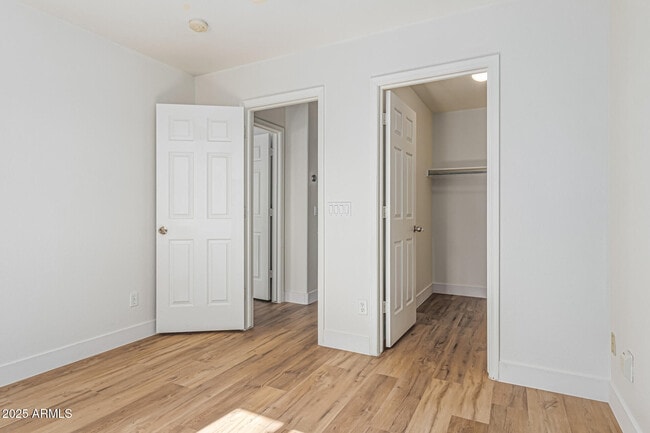 Building Photo - 602 W Canary Way