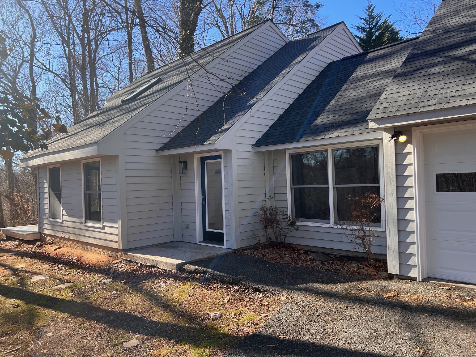 Building Photo - 5475 Jamestown Ct