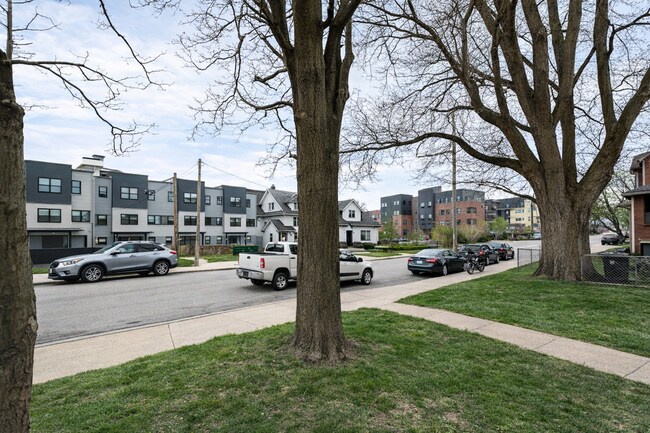 Building Photo - Mason St Duplex