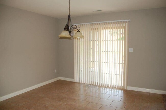 Building Photo - 3206 Elephant Dr