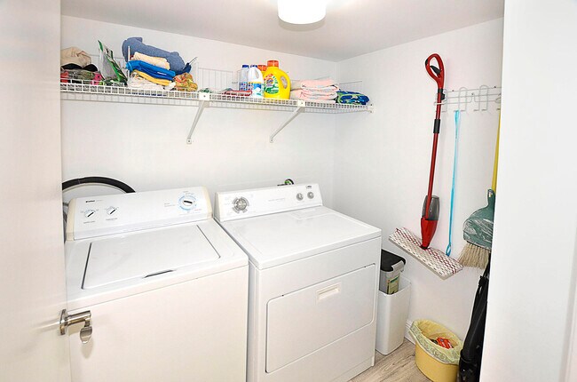 Building Photo - 1820 Tarpon Ln