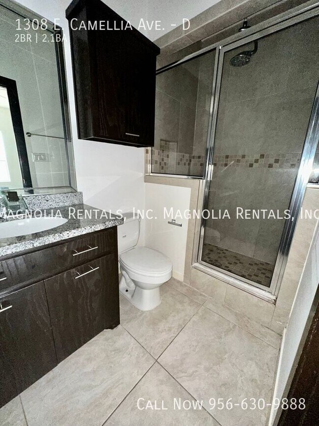 Building Photo - 2 Bed 2 Bath Townhome