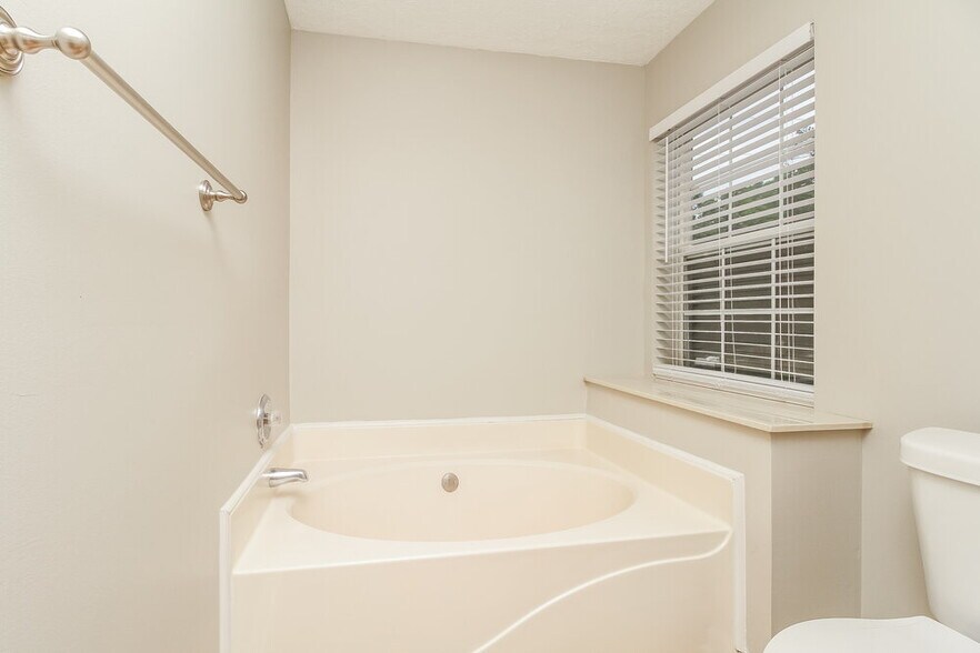 Building Photo - 5832 Murphywood Crosing