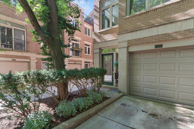 Building Photo - 2 bedroom in Chicago IL 60614