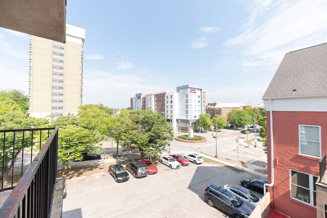 Building Photo - 360 S Elm St