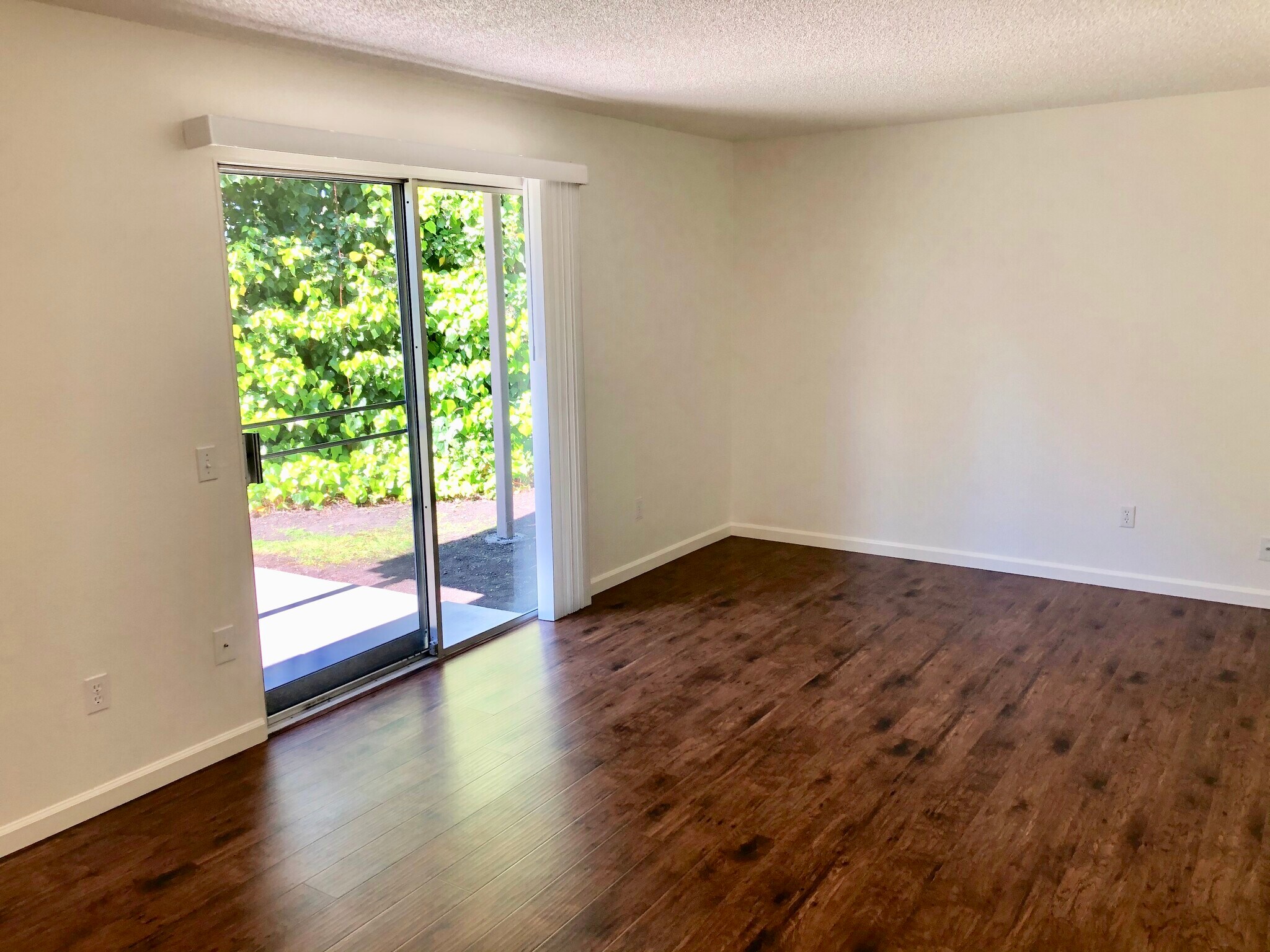 Building Photo - 810 Carlita Cir