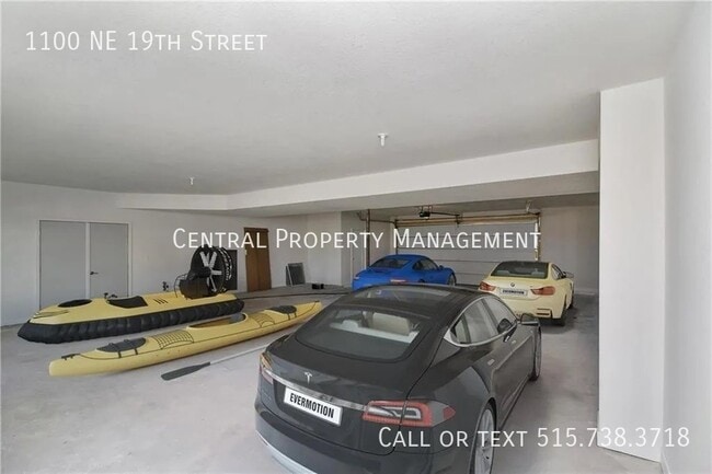 Building Photo - 1100 NE 19th St