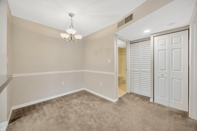 Building Photo - Lake Parsons Green