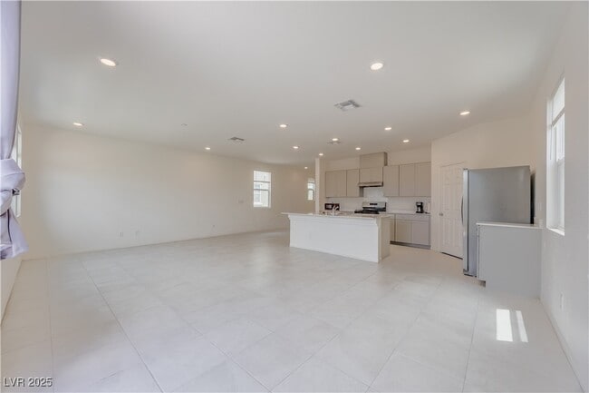Building Photo - 5927 Coja St