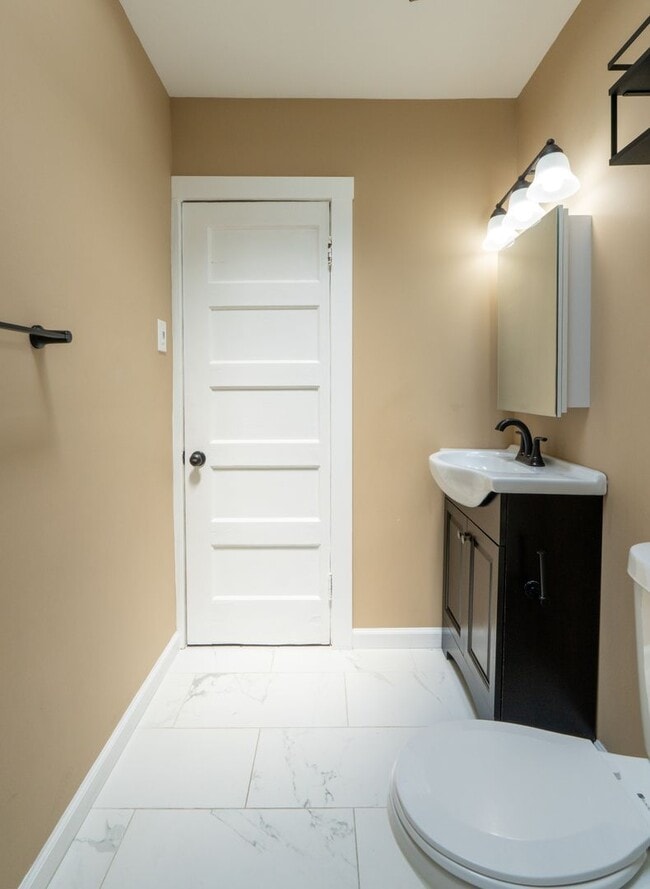 Building Photo - Newly rehabbed 3 bedroom