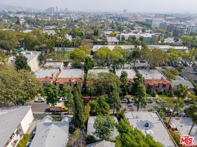 Building Photo - 1132 N Vista St