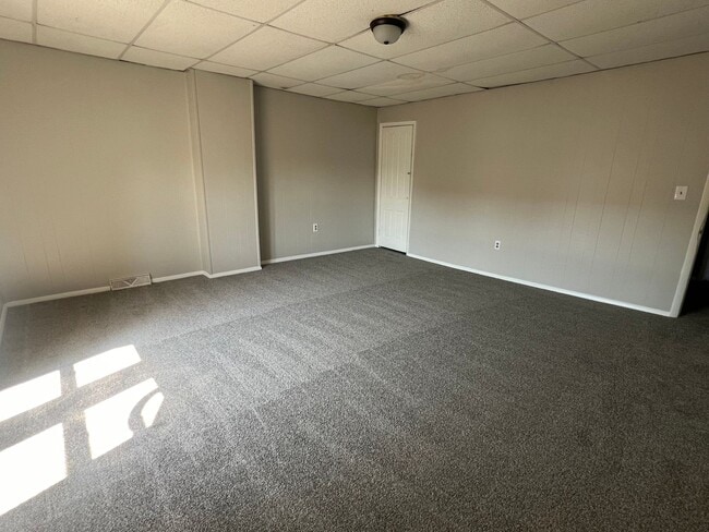 Building Photo - Coming Soon! Large 4 bedroom 2 bath home w...