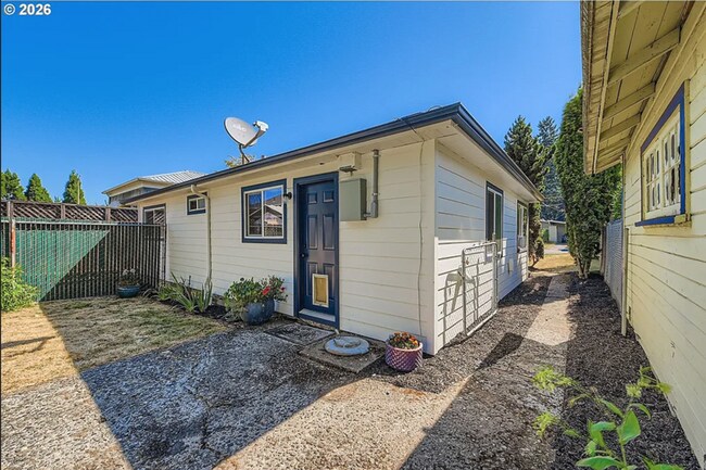 Building Photo - Ready Now - Just A Birdie Away from Rose City Golf Course!