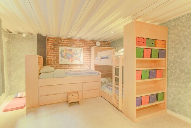 Building Photo - 101 Harrison St