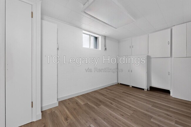 Building Photo - 729 Ridgeway Ave