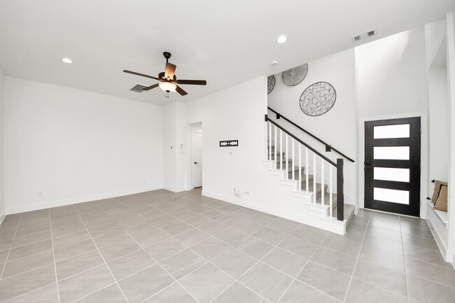 Building Photo - 1522 Crystal Stream Dr