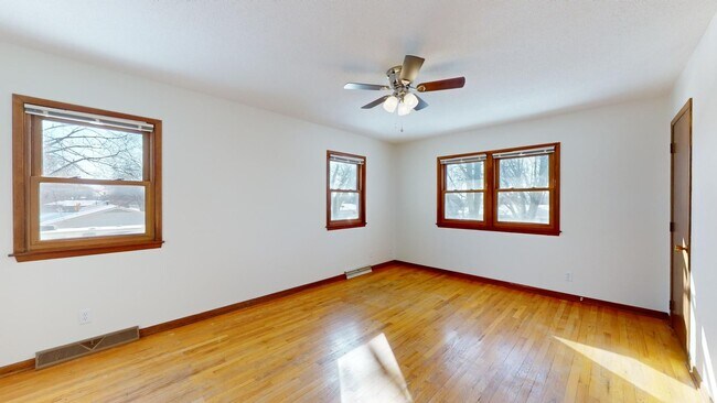 Building Photo - Available August 2026!  Beautiful Home in North Ames