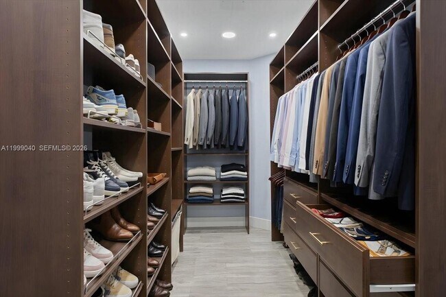 Building Photo - 6001 N Falls Cir Dr