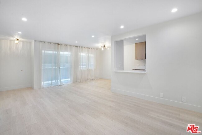 Building Photo - 3380 Vinton Ave