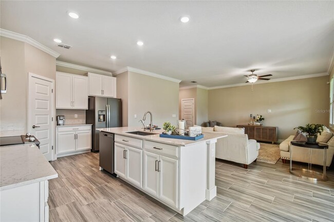 Building Photo - 9754 Little Bluestem Dr