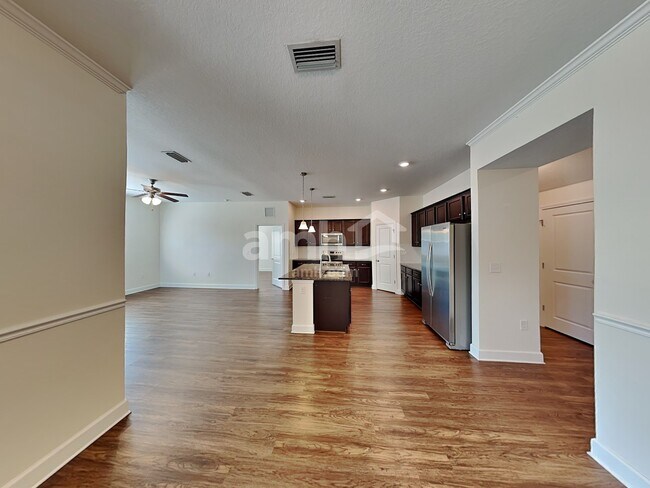 Building Photo - 511 Pine Terrace Dr