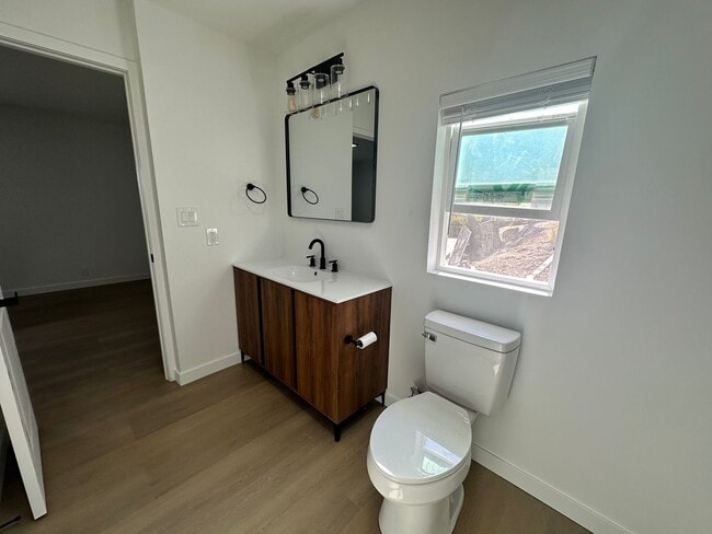 Building Photo - Available Now! Amazing Views and Spacious ...