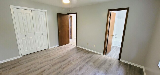 Building Photo - Lenoir City, 37772 - 2 Bedroom, 2 Full Bath, 1,000 square foot One-Level Condo SHORT TERM LEASE O...