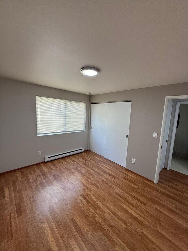 Building Photo - 3-Bedroom North Green Lake Townhouse-Style...