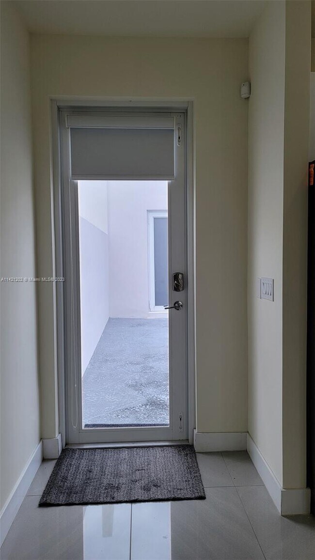 Building Photo - 6331 NW 105th Ct