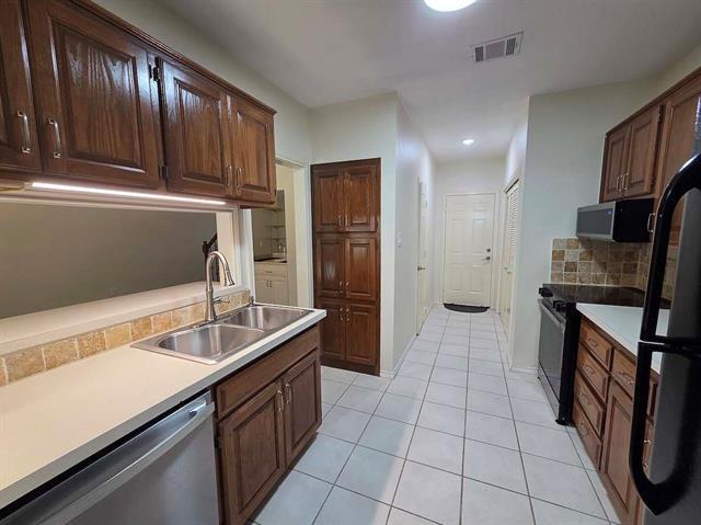 Building Photo - 5839 Lake Point Dr
