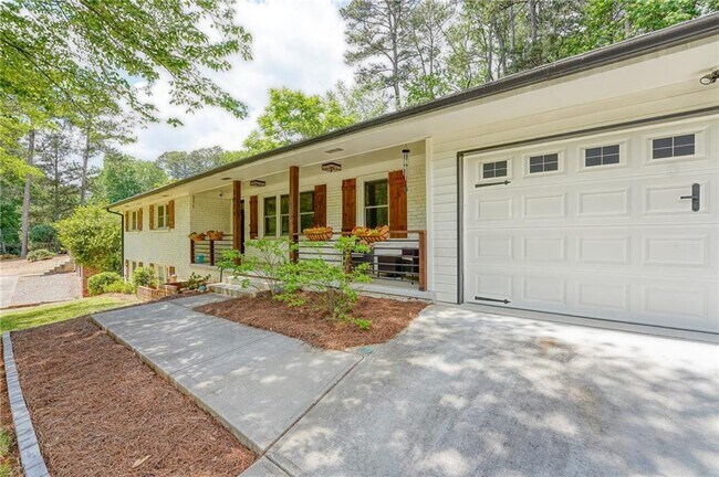 Building Photo - 3076 McCully Dr NE