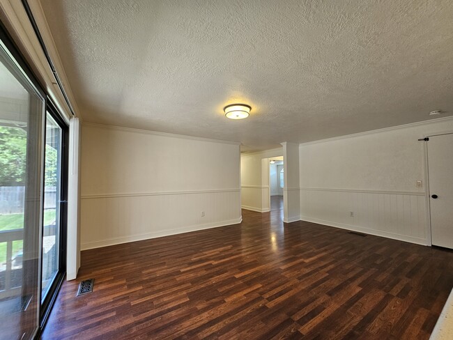 Building Photo - 1823 Valley View Dr