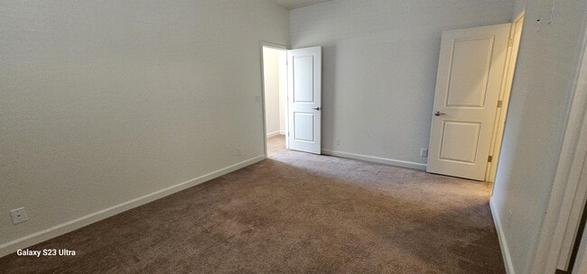 Building Photo - 2536 W Pikes Peak Dr