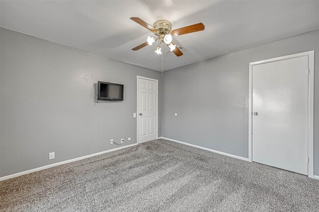 Building Photo - 11733 Lakeside Pl Dr