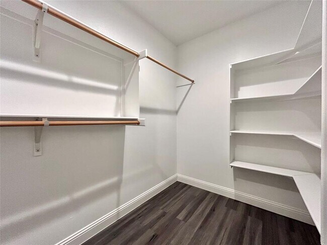 Building Photo - 2406 Newton Dr