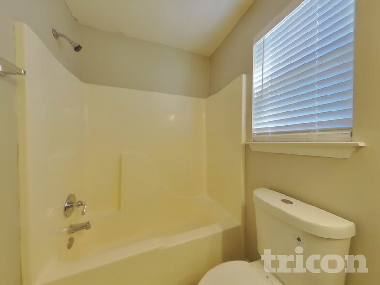 Building Photo - 3350 Slate Dr