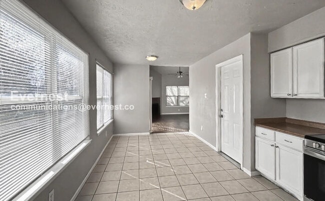 Building Photo - 3 Bed, 2.5 Bath Home with Fenced Yard & Garage / Pet-Friendly / Available Now!