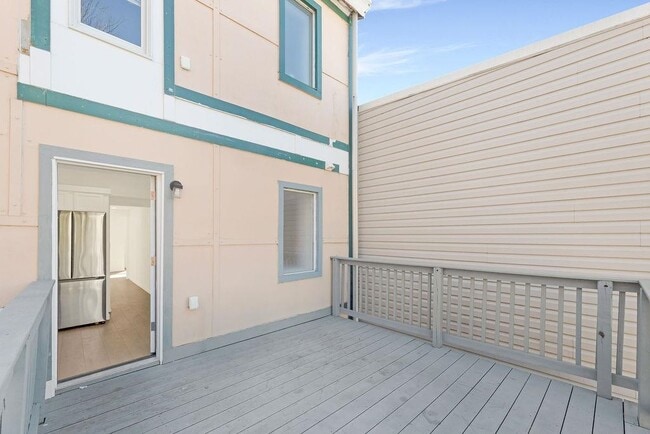 Building Photo - 80 Ferry St