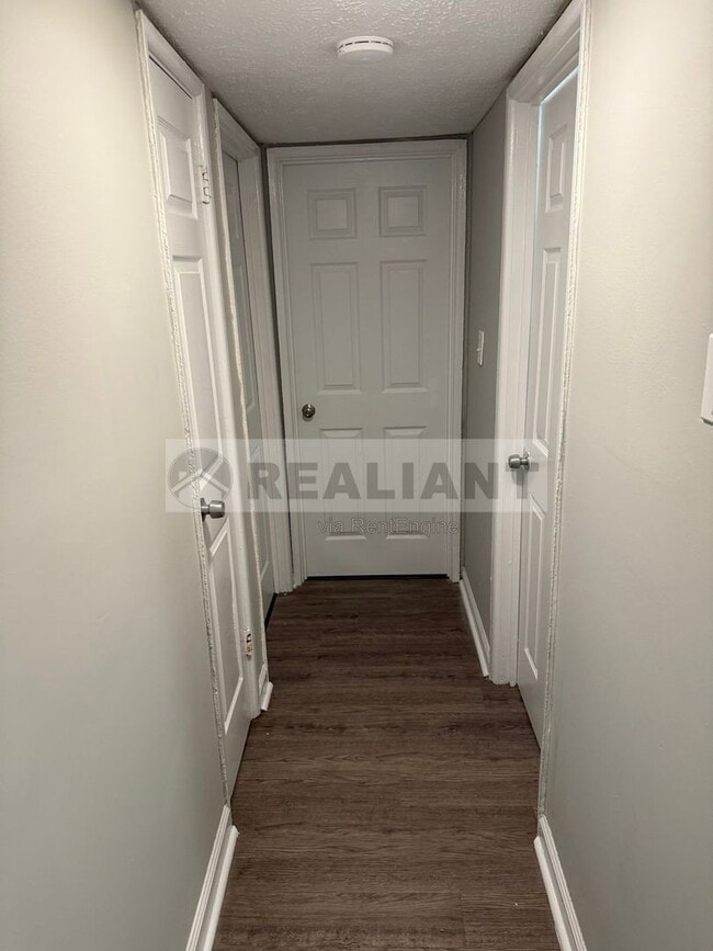 Building Photo - 2082 Fairmont Ct