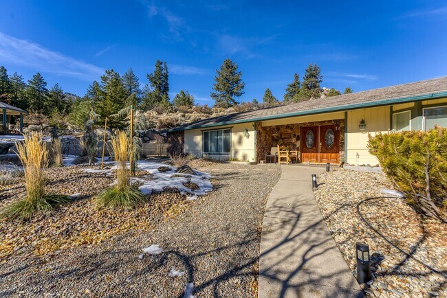 Building Photo - FULLY FURNISHED Home in the Mountains