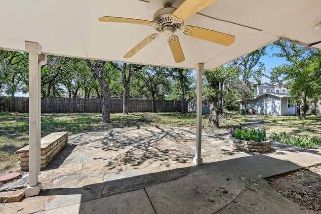 Building Photo - 5702 Teasley Ln