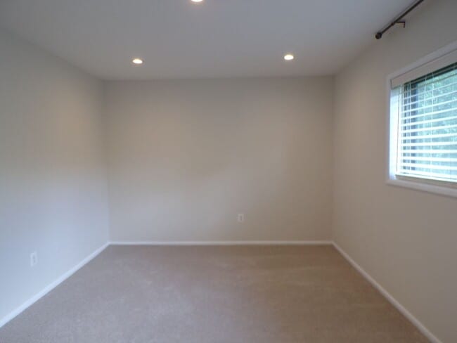 Building Photo - Two Bedroom, Two Bath Condo Located Near T...