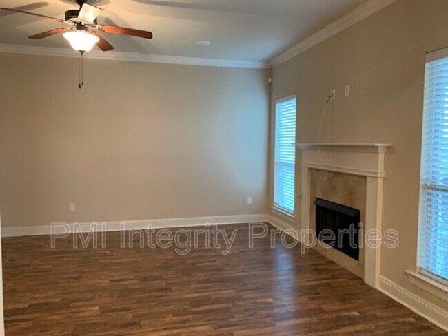 Building Photo - 315 Forest Grove Dr