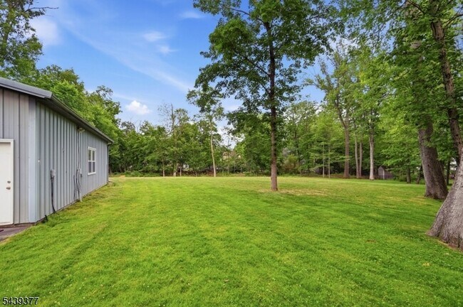 Building Photo - 47 Crossbrook Rd