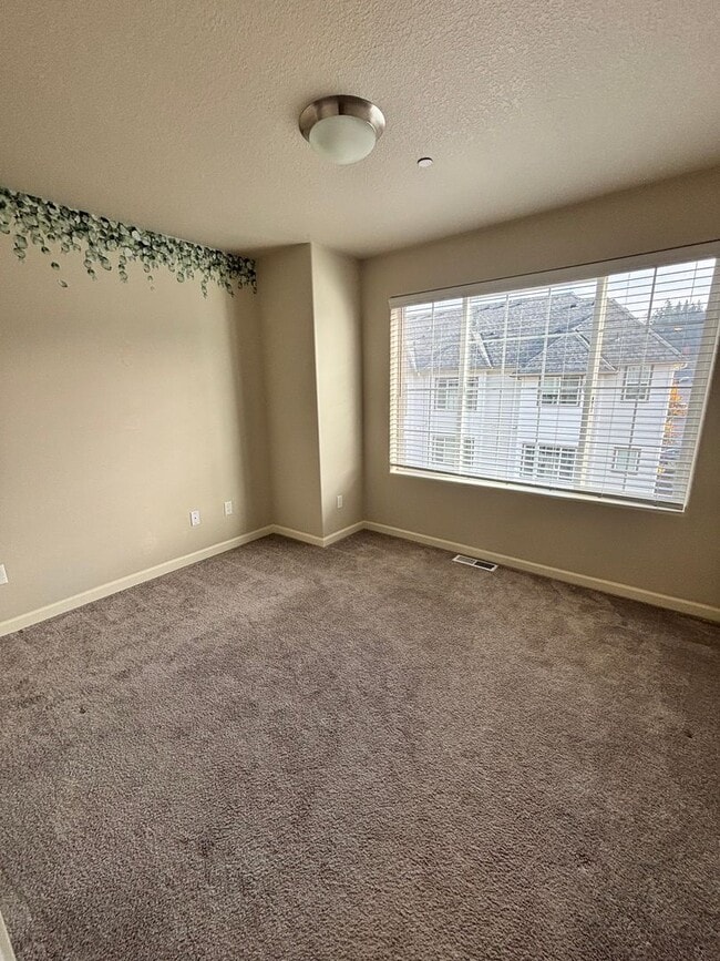 Building Photo - River Terrace townhome $500.00 off first month of rent!