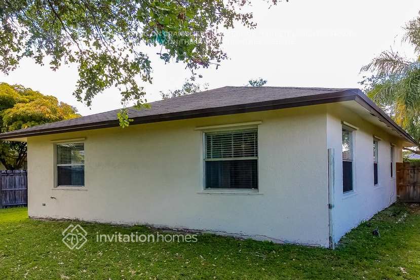 Building Photo - 7645 NW 32nd Pl