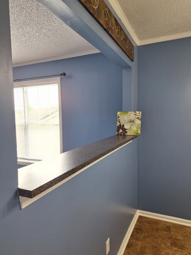 Building Photo - HOLIDAY MOVE IN SPECIAL. $500.00 OFF OF TH...