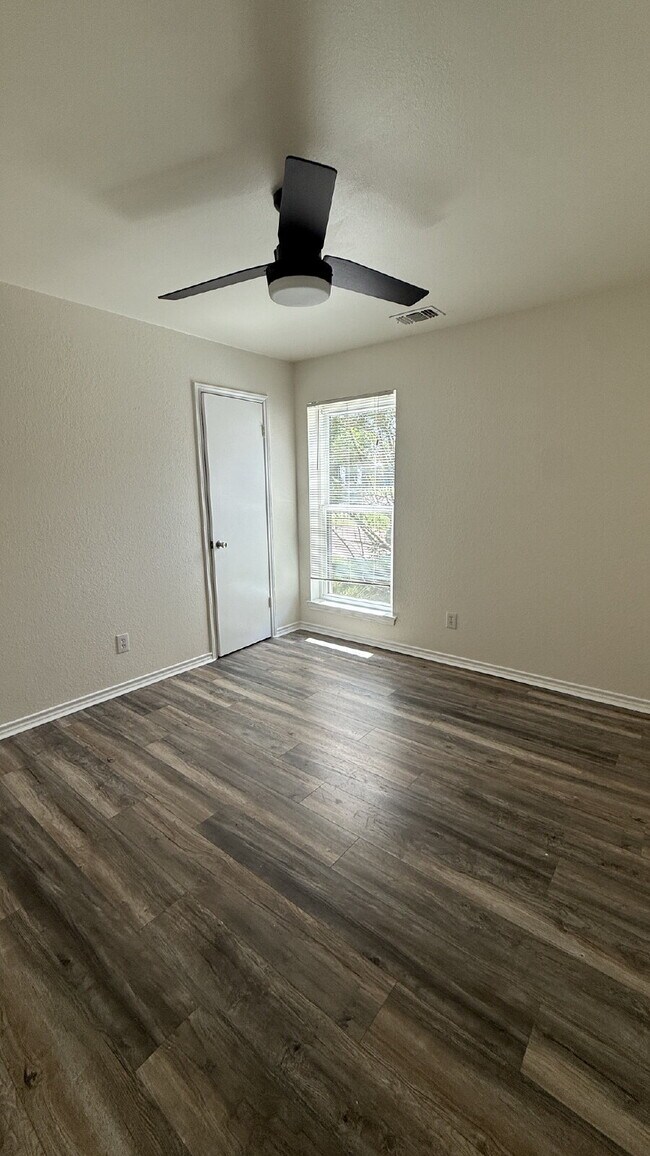 Building Photo - Updated 4-Bedroom 2 Bathroom Austin Home with Beautiful Backyard